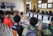 Bhabinkamtibmas Polsek Montong Sosialisasikan Penerimaan Murid Baru SMA Kemala Taruna Bhayangkara di SMPN 3 Montong