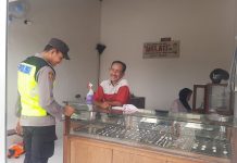 Sambang pertokoan kuning