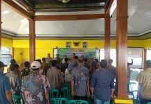 Bhabinkamtibmas Desa Sidohasri Mewakili Kapolsek Kenduruan Polres Tuban Menghadiri Sosialisasi Pengisian Lowongan Perangkat Desa Sidohasri