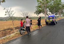 Antisipasi Aksi 3C dan Balap Liar, Polsek Kenduruan Polres Tuban Gelar Blue Light Patrol Sore Hari