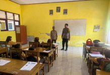 Anggota Bhabinkamtimas Polsek Senori Polres Tuban Polda Jatim Berikan Sosialisasi Tentang Bullying Di SDN 1 Desa Sendang