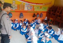 Bhabinkamtibmas Polsek Tuban Bersama Babinsa Laksanakan Cooling System di TK