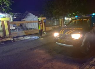 Patroli Malam, Polsek Kenduruan Polres Tuban Pastikan Kantor & Sekolah Aman dari 3C