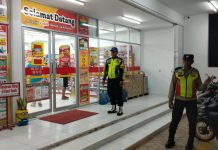 Patroli Malam, Polsek Kenduruan Polres Tuban Sasar Alfamart Antisipasi 3C dan Gangguan Kamtibmas