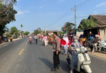 # Polsek Bancar Laksanakan Pengamanan dan Pengawasan Karnaval HUT RI Yang Ke-81 di Desa Sukolilo