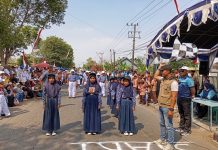 Polsek Kenduruan Polresta Tuban Bersama Forkopimca dan PHBN Lepas Peserta Gerak Jalan SD/MI dalam Rangka HUT ke-81 Kemerdekaan RI