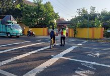 Polri melalui jajaran Polsek Jenu Polresta Tuban., kembali menunjukkan kepeduliannya terhadap keselamatan masyarakat, khususnya para pelajar.